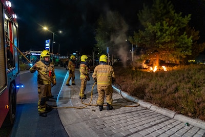 Onverantwoord, zegt burgemeester over brand bij protest in Nunspeet. Toch reikt ze boeren de hand