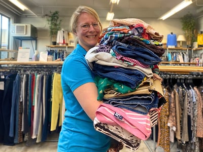 Met kleding per kilo vraagt Zutphense kringloopzaak extra aandacht voor hergebruik