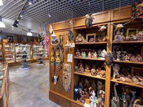 Wiebe van der Meer stopt met zijn winkel Valentijn in het centrum van Lelystad. 