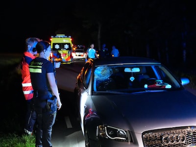 Pieter (21) scrolt door apps, even later rijdt hij vriend van zijn vriendin aan: dit is zijn straf