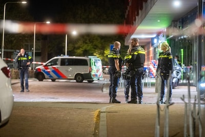 Gewonden vluchten woning uit na steekpartij in Zwolle, politie vindt mes op parkeerplaats