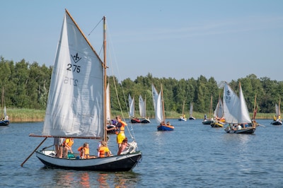 Sluis De Spieghel in Zeewolde morgen langer open in verband met verlichte Gondelvaart van Nawaka