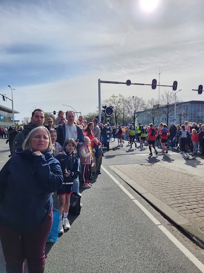 LIVE | De Enschede Marathon is onderweg (en de 5 kilometer begint bijna)! Foto’s, video: volg de ont
