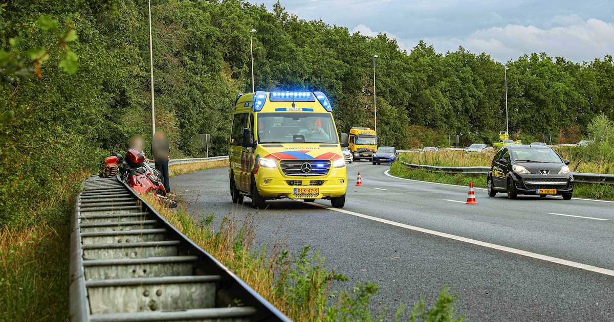 Motorrijder gewond na harde val op A6 bij Emmeloord