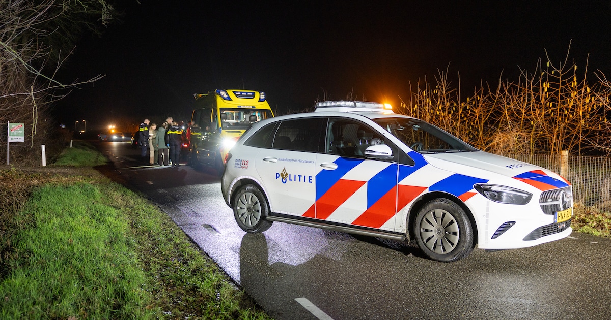 Voetganger gewond na botsing met auto in Ommen