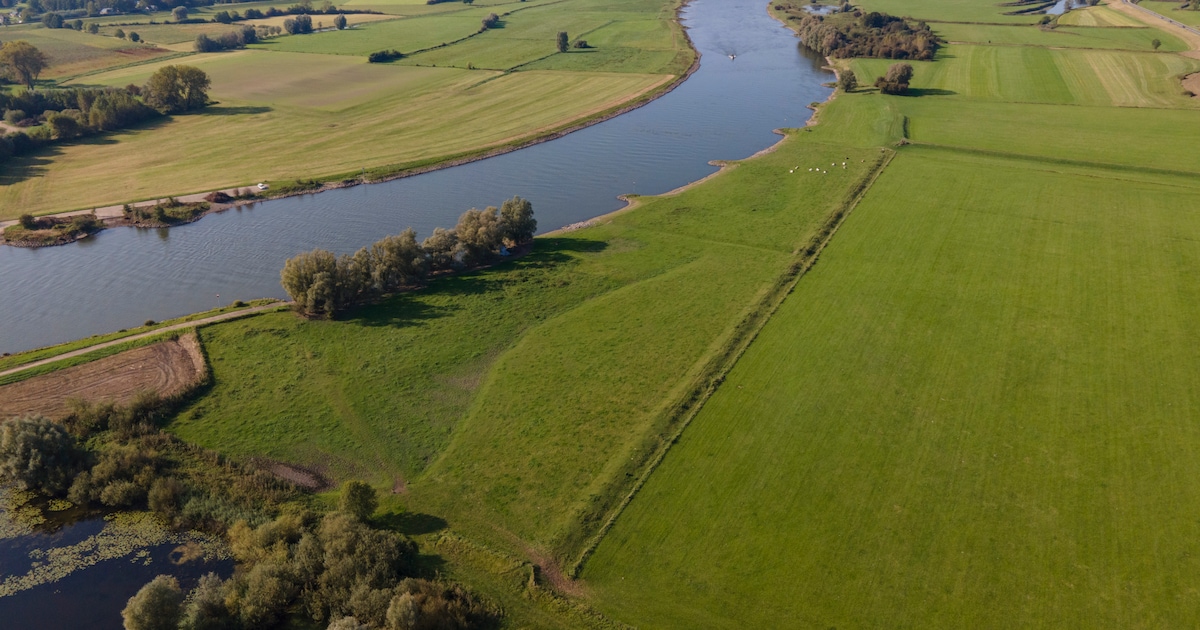 Stenen oevers IJssel bij Olst niet meer van deze tijd en moeten weg ...
