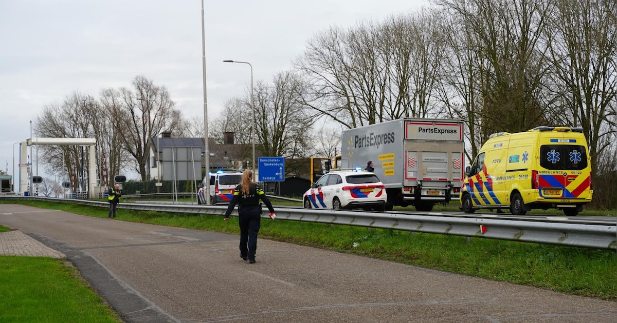 Brug over Eem tussen Baarn en Bunschoten afgesloten door politie