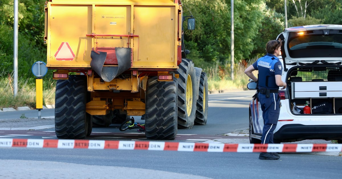 Ernstig ongeluk in Emmeloord, kind onder trekker