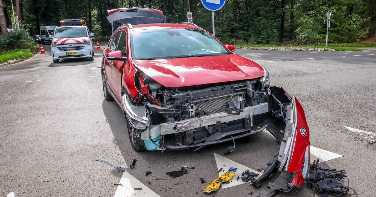 Twee auto's botsen op N224 bij Woudenberg, kinderen betrokken