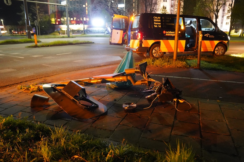 Automobilist rijdt onder invloed verkeerslicht omver in Deventer | 112  nieuws Deventer | De Stentor.nl