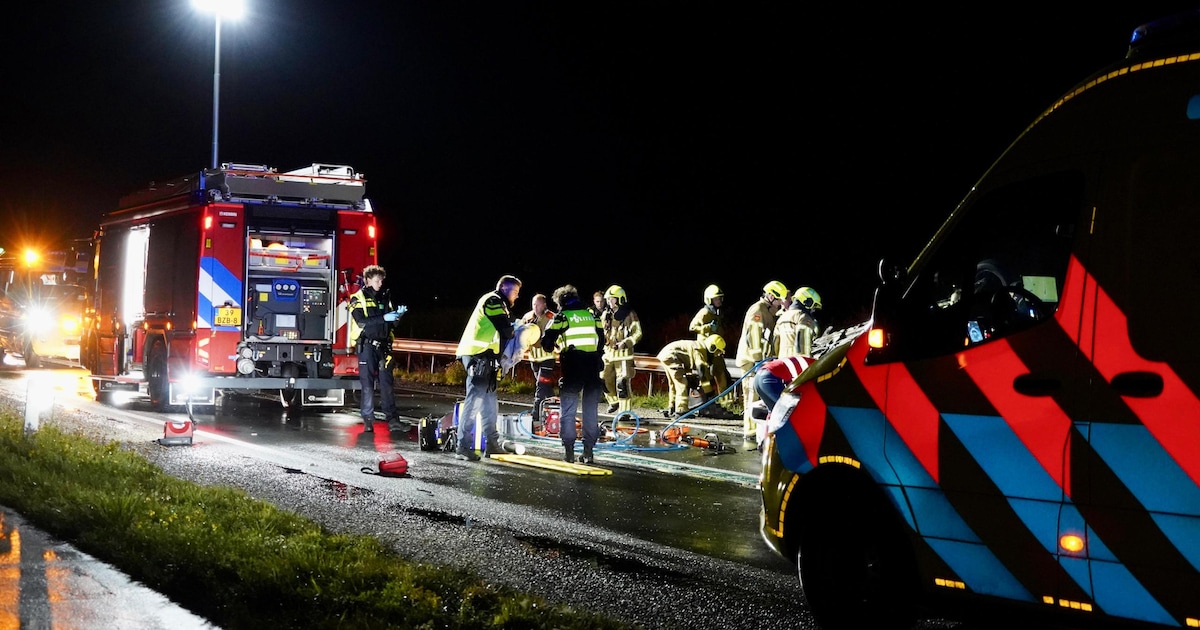 Drie doden en vijf gewonden bij ernstig ongeluk op dijk tussen Lelystad en Enkhuizen