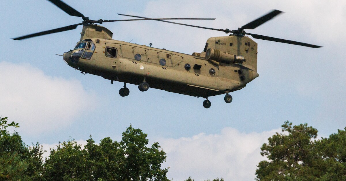 Defensie oefent woensdagmiddag met Chinook-helikopter boven Enschede