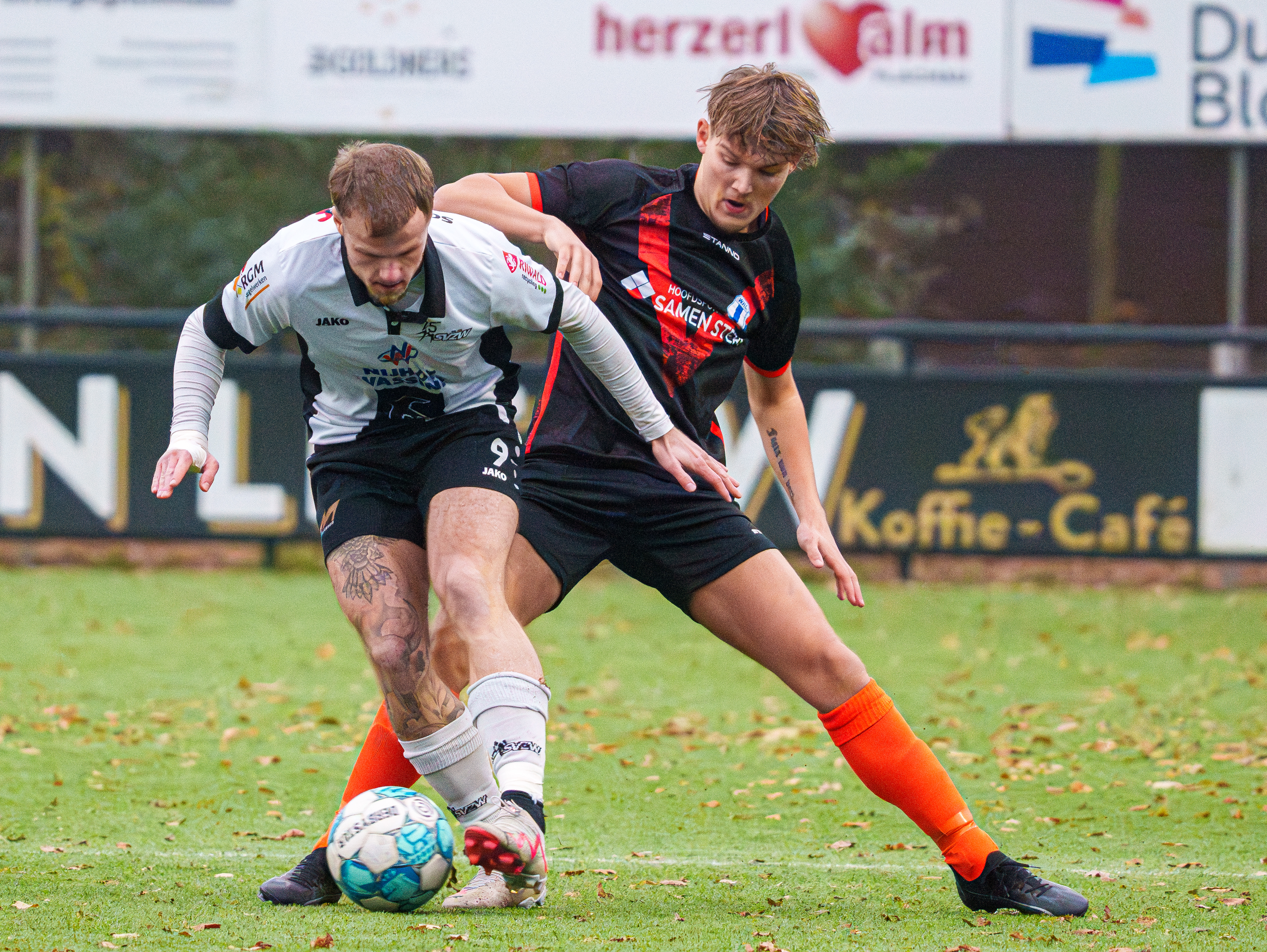 Middelkamp naar DVS’33 • Van Hussen nieuw bij VVOG • Genemuiden ziet mensen stoppen • Hansen verlaat