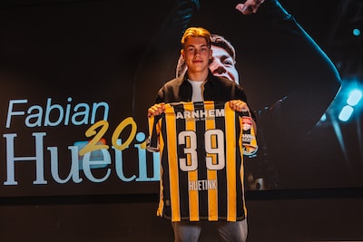 Fabian Huetink tekent tweejarig contract bij Vitesse