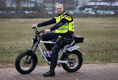 Doetinchemse wijkagent rijdt voortaan zelf rond op een omstreden vervoersmiddel: ‘Het is niet dat we