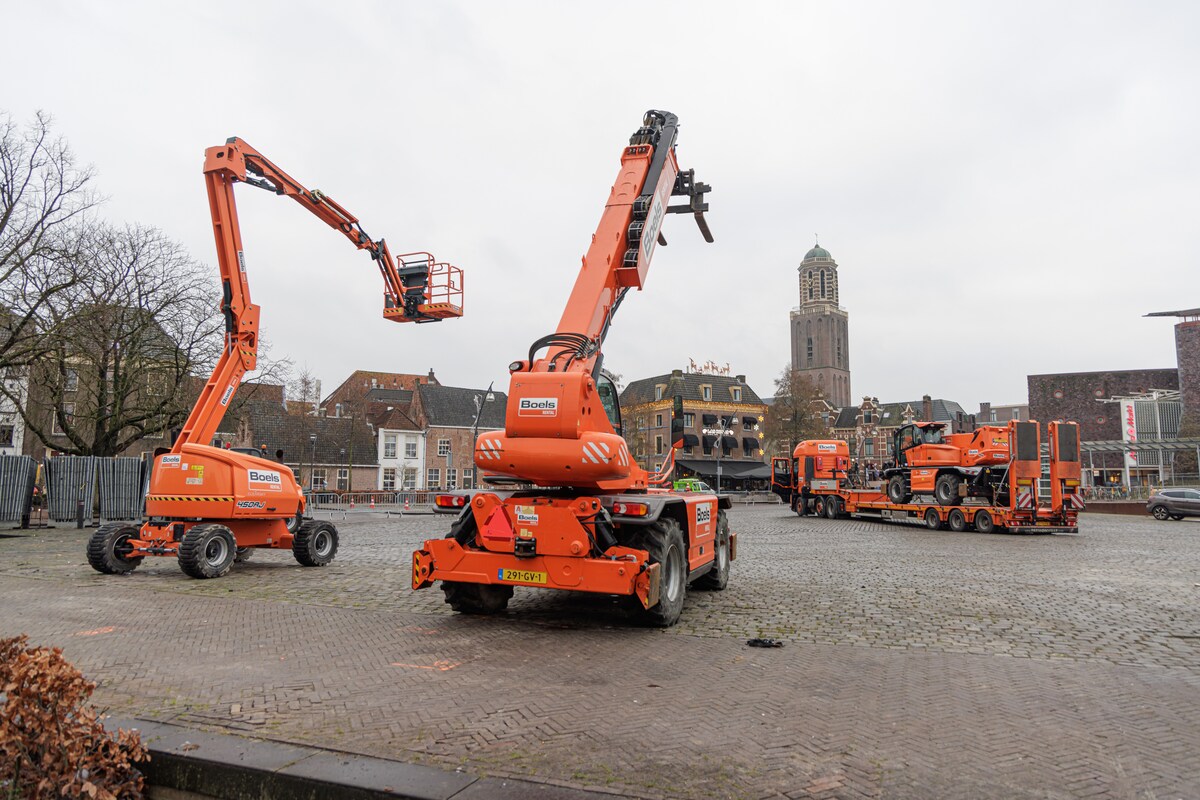 Het Rodetorenplein wordt, na een week die in het teken stond van Serious Request, deze dagen weer schoon opgeleverd.