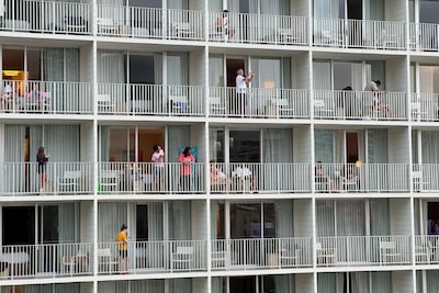 LIVE | Vakantiegangers Hawaï zoeken hoge plekjes op, hoge vloedgolven blijven vooralsnog uit