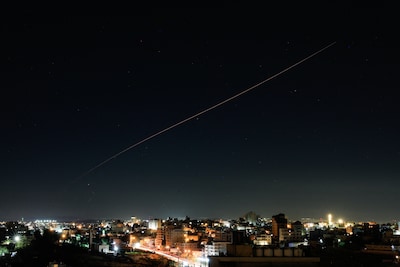 Iran bestookt Israël met raketten, luchtalarmen klinken in d