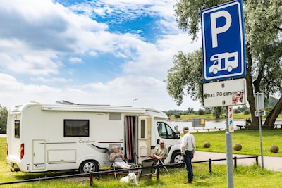 Ronald en Alie reden twee jaar lang de IJsselkade in Wijhe voorbij, maar nu genieten ze er weer volo