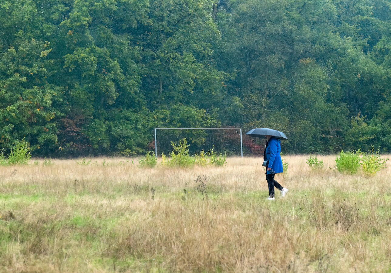 Het voormalige voetbalcomplex van Veldwijk wordt ingericht als noodopvang voor asielzoekers.