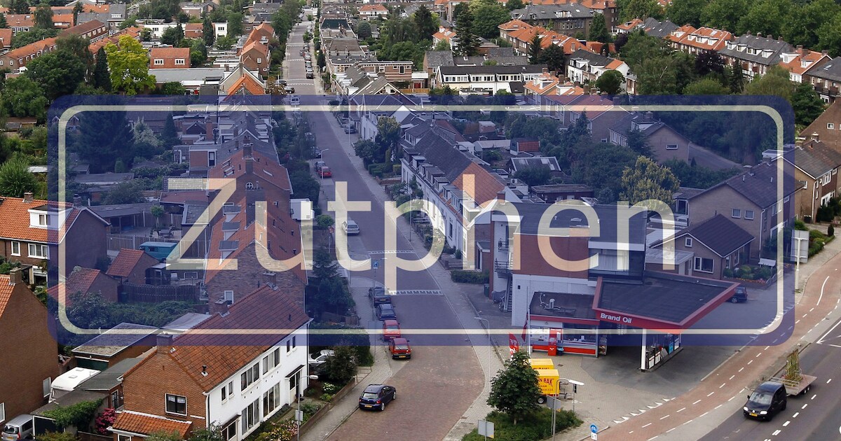 Buren knappen Heintje Davidsplein in Leesten op | Zutphen