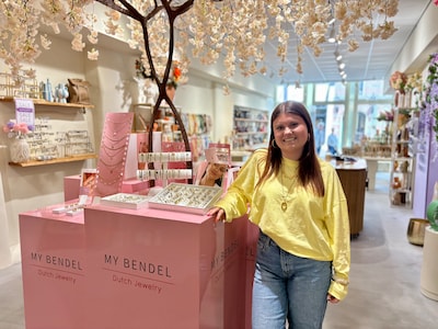 Manon (23) wilde banketbakker worden, maar heeft nu een sieradenwinkel in Zwolle