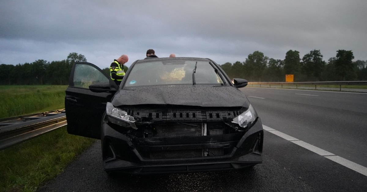 Auto raakt beschadigd bij eenzijdig ongeval op A28 bij Rouveen