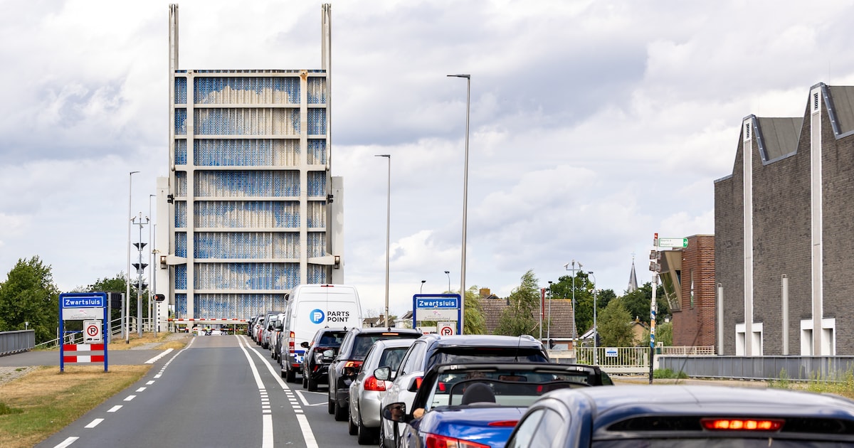 Belangrijke brug in Zwartsluis vertoont technische kuren, oorzaak is ...