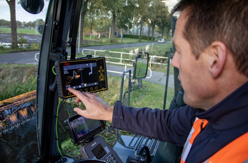WDODelta werkt met slimme kranen voor slootonderhoud | Regio | De ...