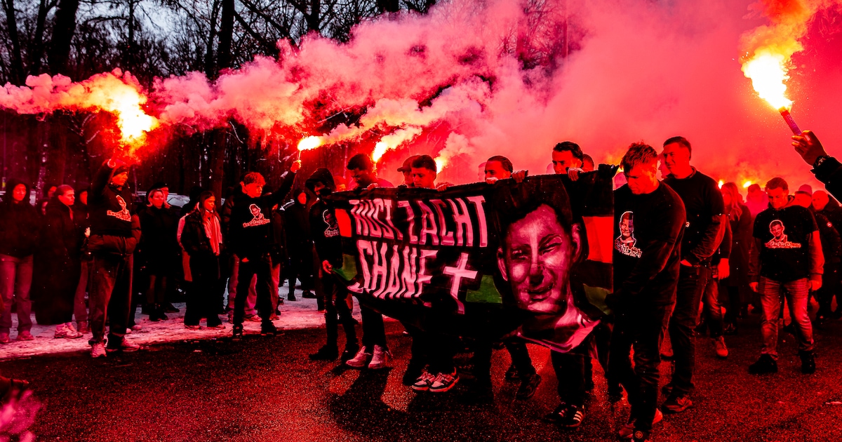 Aangrijpend afscheid van Shane (16) die door vuurwerk om het leven kwam: ‘Mijn gabber tot de dood’