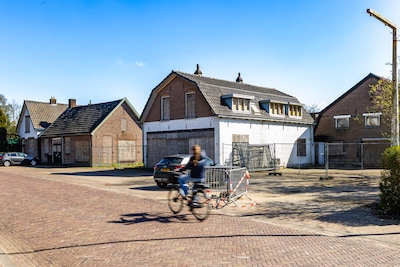 Dit dorp leeft en bruist, maar er is één locatie waar je dat gevoel meteen kwijt bent