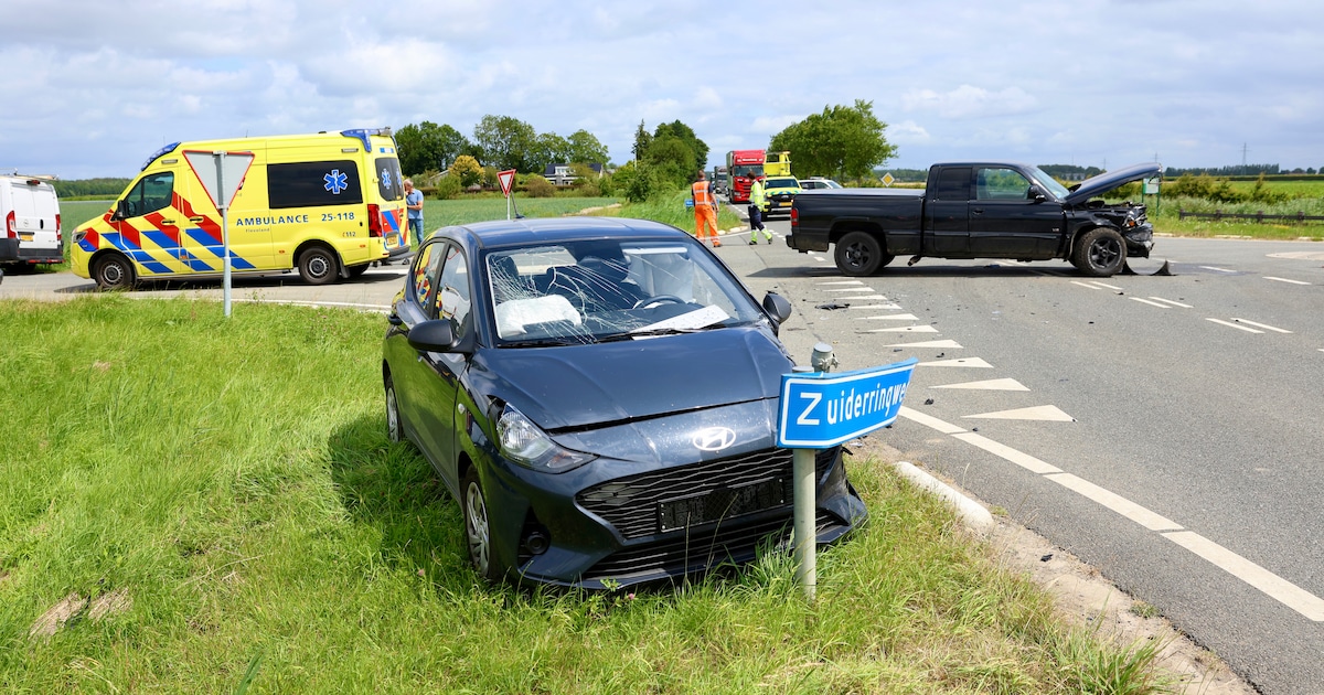 Ongeval tussen twee voertuigen op Neushoornweg in Kraggenburg