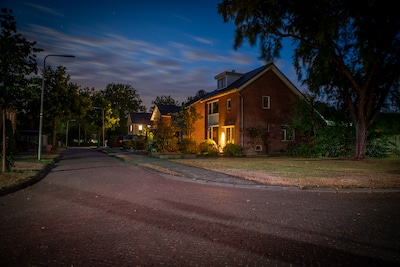 Na elven een rondje om in het pikkedonker, dit is wanneer bewoners rond het Kerkpad weer licht zien
