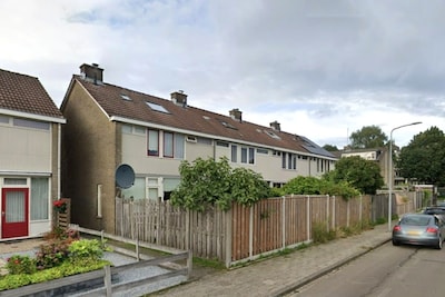 Gespot op Funda: bij dit Almelose huis kun je urenlang tegels tellen