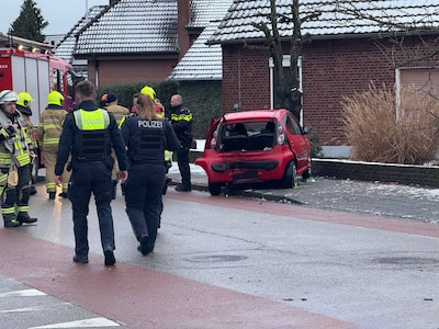 Auto raakt van de weg op Anholtseweg in Dinxperloo