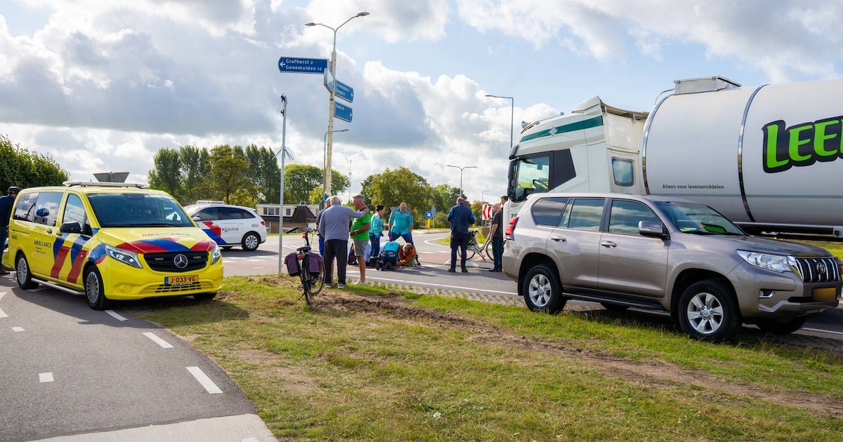 Aanrijding in IJsselmuiden: auto botst met fietser.