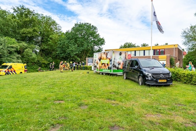Gasfles ontploft bij frietkraam in Harderwijk, twee gewonden