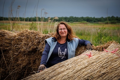 ‘Ik trek nu maar iets roze aan terwijl ik in het land werk, zodat ook op afstand zichtbaar is dat ik