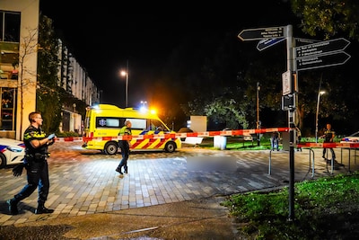 Man (36) ernstig gewond bij steekincident op Raadhuisplein in Emmen, 24-jarige verdachte aangehouden