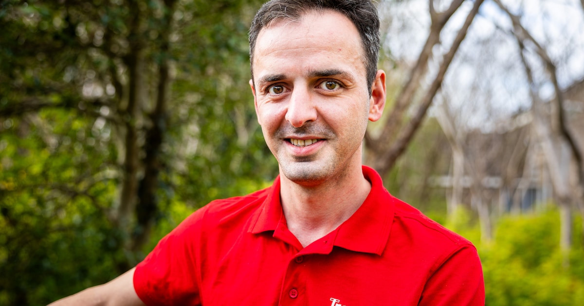 Arotin (36) kan niet terug naar Iran, dus fietst hij 5547 kilometer tot aan de grens: ‘Risico kan ik