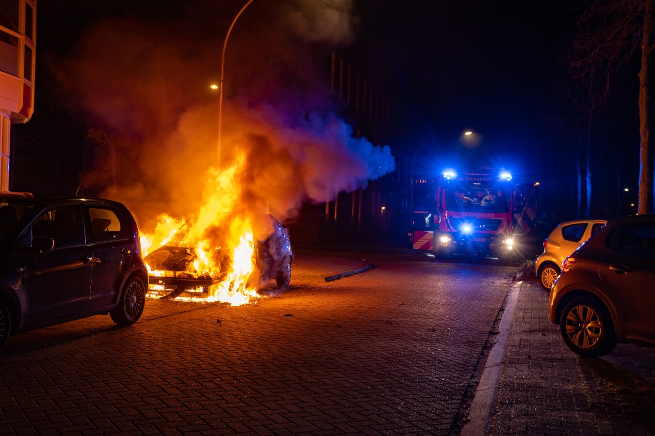 Auto nummer negen die dit jaar in Deventer opgaat in vlammen.