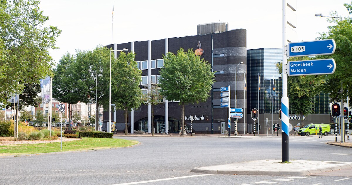 Ooit stonden hier vier grote banken, nu verkoopt ook de laatste haar pand op beroemd Nijmeegs plein