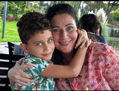 Moeder ontdekt lege hotelkamer na ‘uitje’ zoon: anderhalf jaar later zit Omar (8) nog vast in Egypte