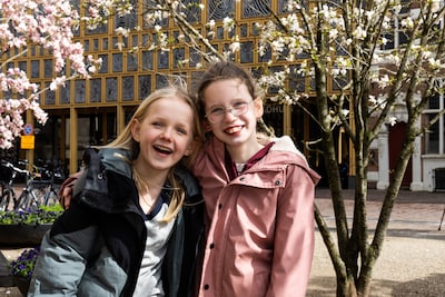 Marie (10) en Merel (10) willen kinderburgemeester worden: ‘Meneer König leest toch ook de Stentor?’