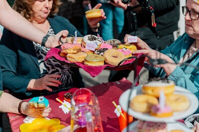 Jammie! Hier in Zwolle krijg je een gratis donut tijdens Donutdag