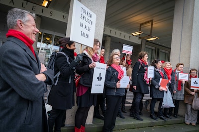 Wat doe je in de rechtszaal als de tolk niet de juiste taal spreekt?