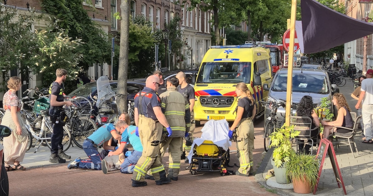 Gewonde na botsing tussen voetganger en e-bike in Oud-West