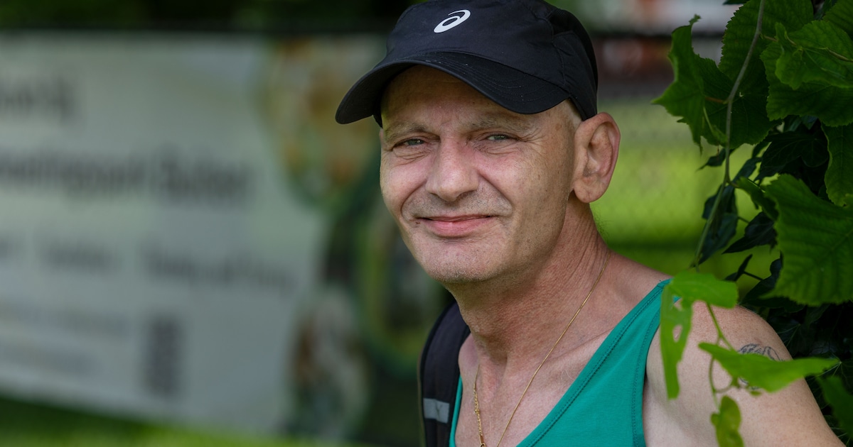Ivo (52) loopt mee in Nacht tegen Seksueel Geweld: ‘Ook kwetsbare jongens moeten veilig over straat 