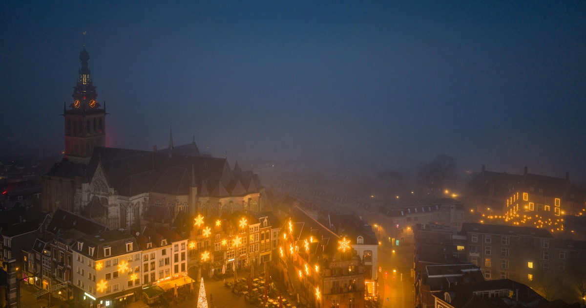 Dit wil je zien: magische dronebeelden van mistig Nijmegen in kerstsfeer