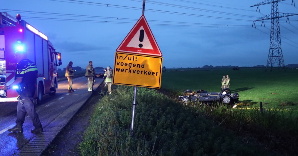 Auto belandt ondersteboven in weiland bij Mastenbroek